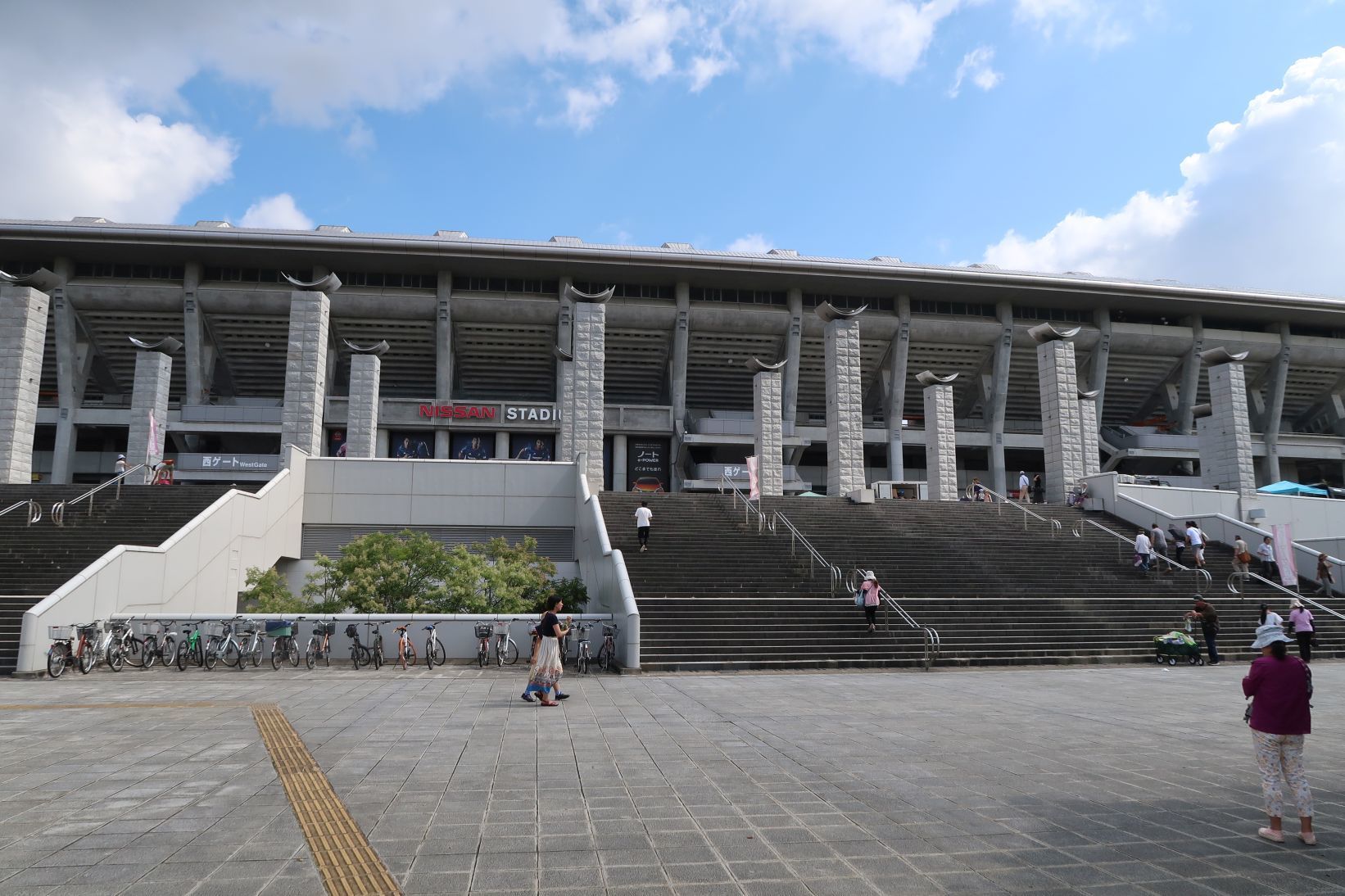 日産スタジアムのフリマへ 幸せ家族研究所